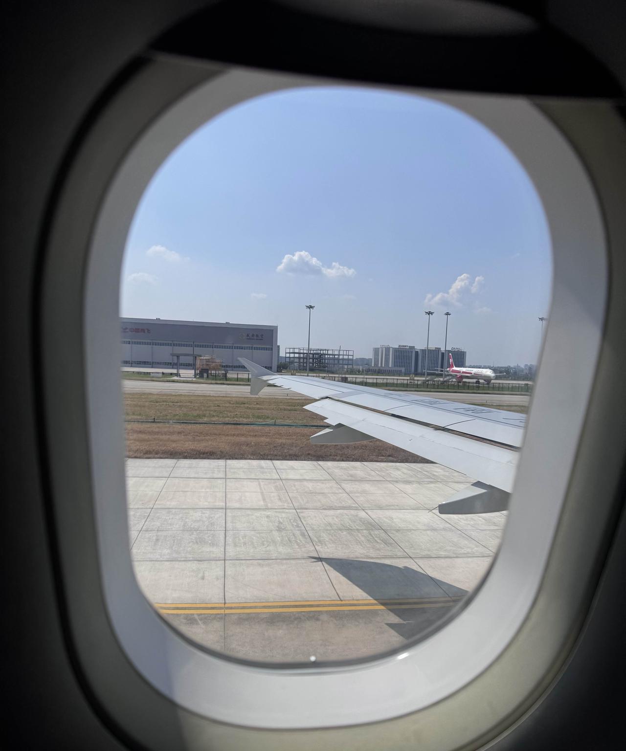 开启川西9天之旅，有点忐忑，大家都说8月落石洪水多。一下飞机，热浪滚滚，没想到，
