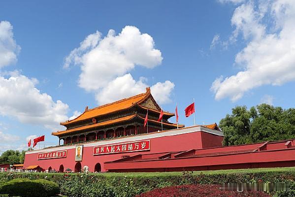 想去北京的想法又冒了出来。再去北京，就是我这一生中第三次去北京了。不是旅游，