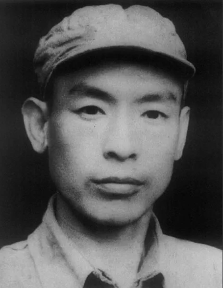 1950年，朱向离调任驻外武官，周总理让他尽快回北京。谁知半路上，他却遭到土匪虐