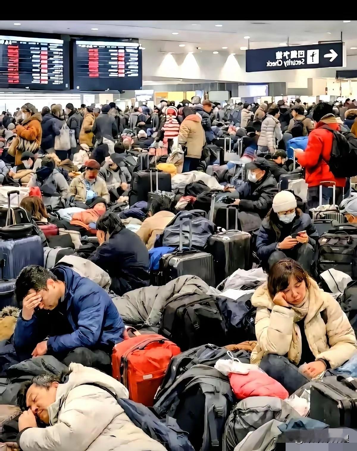 看到北海道那些滞留游客喊着要“国家包机”，我差点把手机给扔了。这就有点不要脸
