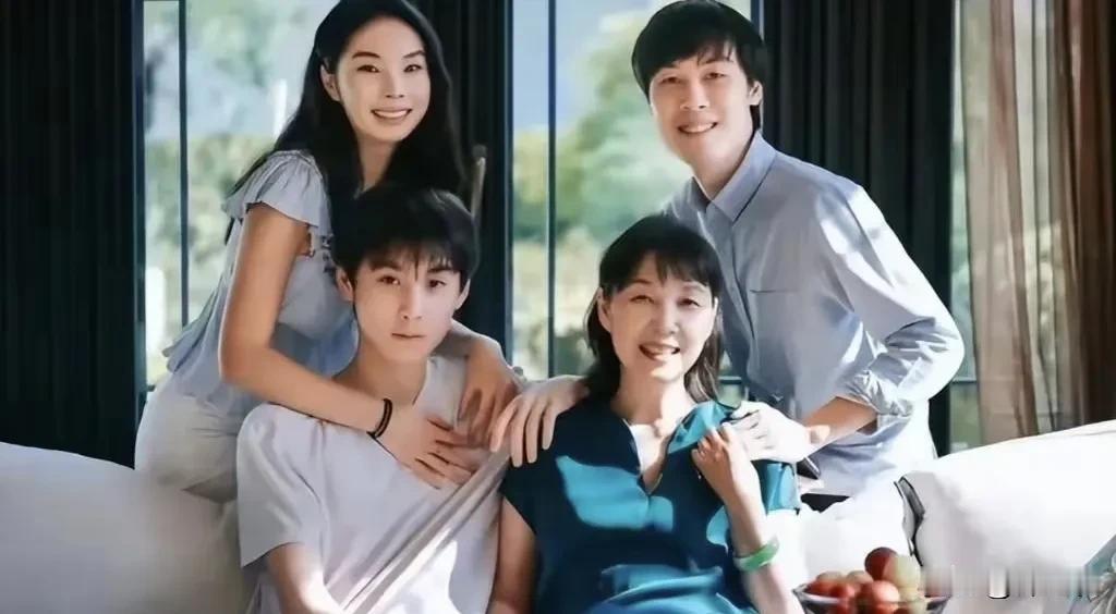我想解释一下，以前的法律，非婚生子是没有继承权的，现在为什么要修改呢？因为出
