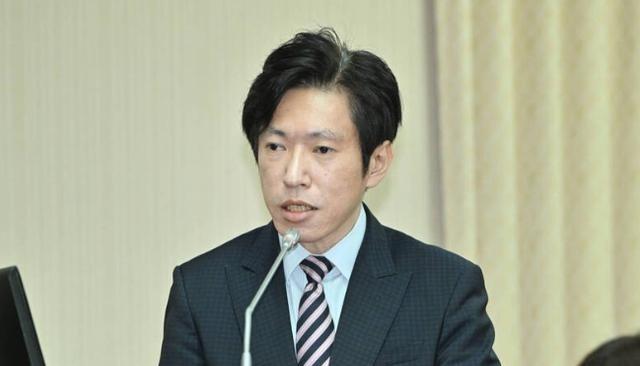 郑丽文曾当众爆料：我和蒋万安以前天天睡一起！7月22日，国民党召开中常会，当天最