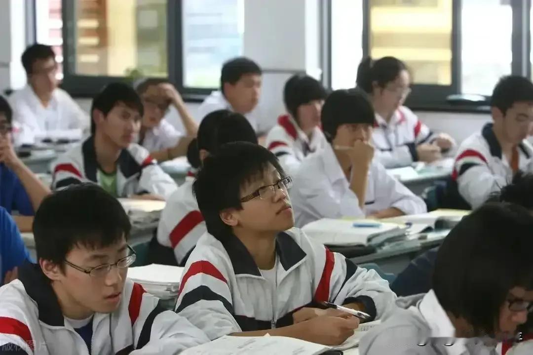 进入高中后你会发现，各学科初中与高中的关联性！1、初中语文和英语好的孩子，高中