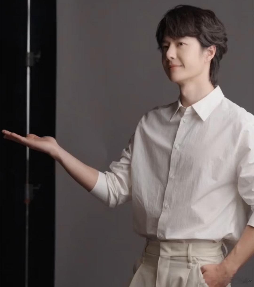 其实王一博的腰也很细