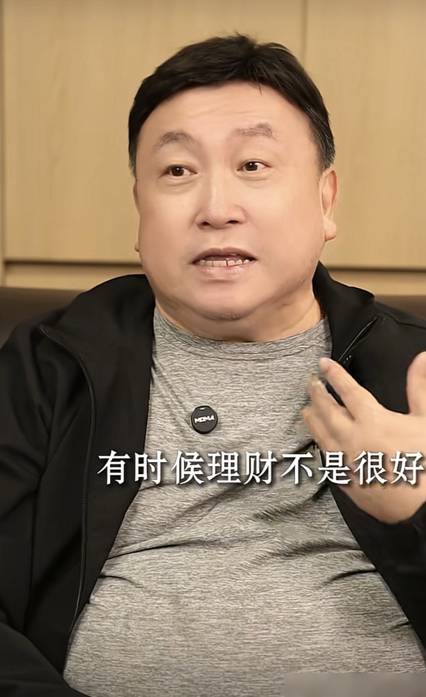 香港一年票房十个亿，向华胜敢说有两亿半是他的。王晶回忆，早年认识这两兄弟，一眼就看出路子不同。向华胜