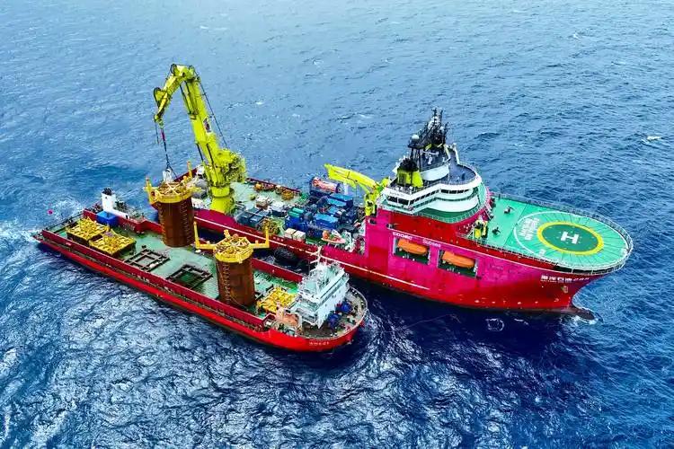 美媒称，目前波斯湾海域有一艘中国的特种船只一直不走！美媒表示，这艘名为“海洋