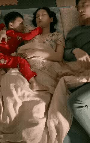 有娃之后夫妻关系变得紧张，这就像家常便饭一样常见。没孩子的时候啊，那二人世界就像