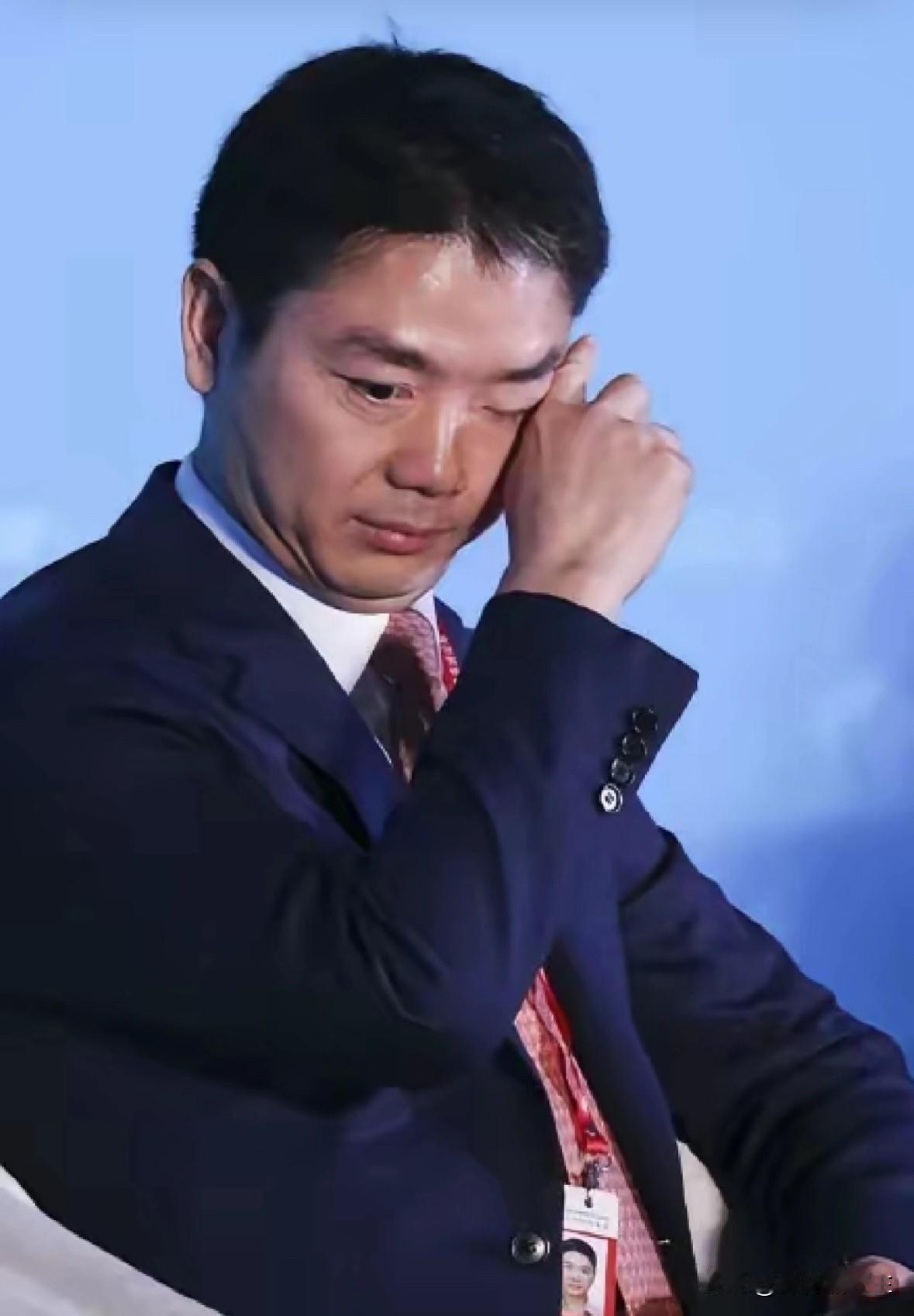 东哥这回怕是连年都过不好了，3个多亿的货在巴黎一夜蒸发，这哪是“零元购”，简直是