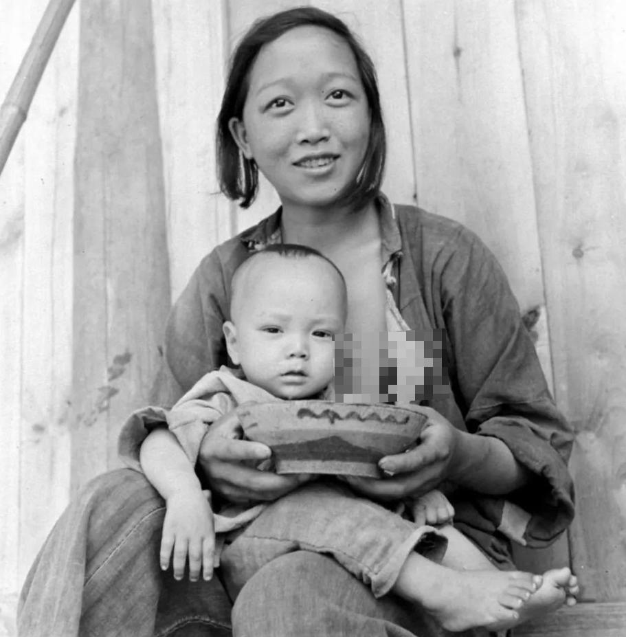 非常珍贵的黑白照片1941年，陕西。美国《生活》杂志记者卡尔，来到宝鸡县武功镇