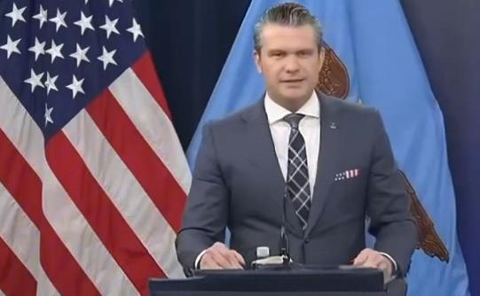 美国防长赫格塞斯的蹩脚比喻：“他们是为了你而死，儿子”赫格塞斯称，“我13