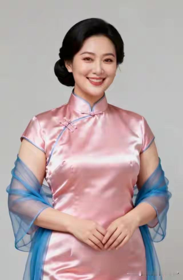 上联：心定何惧风摇树下联：恬淡虚无不可干。此下联意境通透，与上联的沉稳心境相呼