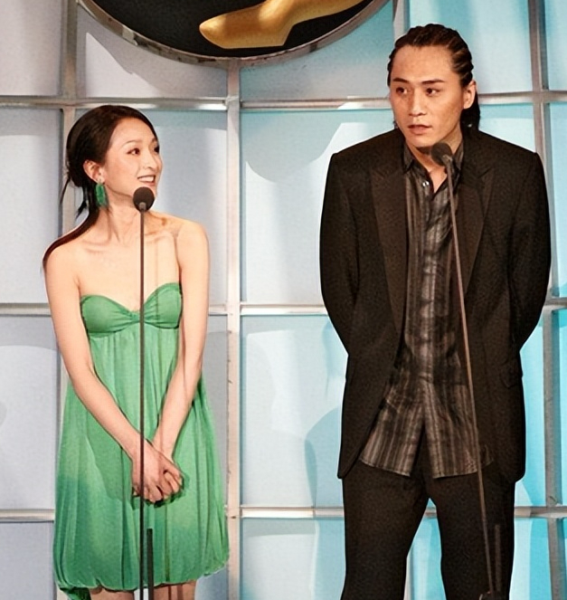 2002年，庆功宴上刘烨酒后怒骂周迅：“你不会演戏，出名全是因为跟导演们睡觉”，