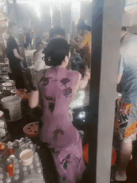 看样子她俩的关系挺不错的嘛
