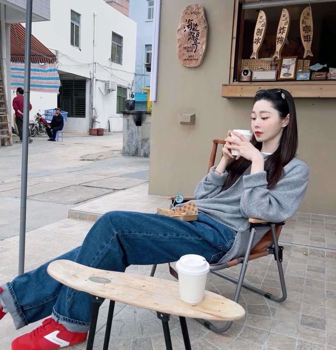宋轶宋轶的自然随性美……[微风