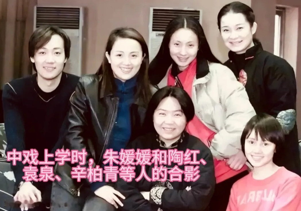 袁泉这几日的表现引起了大家的议论，尤其是朱媛媛去世后，她并没有第一时间发声。朱媛