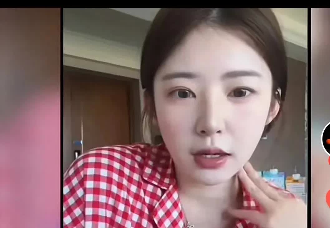 黄一鸣说王思聪老了，玩不动了所以很久不换女友，年纪大了找不到新女友，或许会想起她
