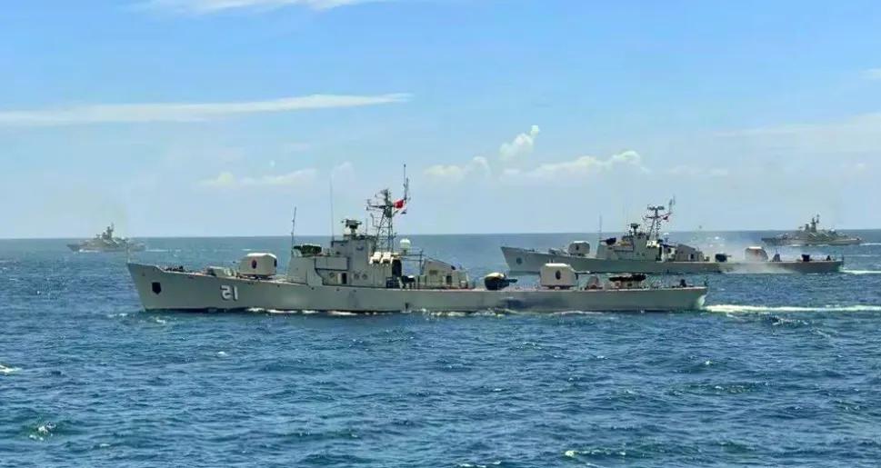 南海风云再起，越南这回玩大了。29个岛礁说扩就扩，还悄悄让军舰绕台。是在挑衅，还