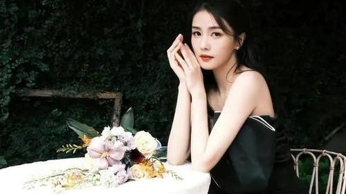 你知道吗？520这天，白鹿又把“双向奔赴”写进了与粉丝的故事里。她为等候的粉丝们