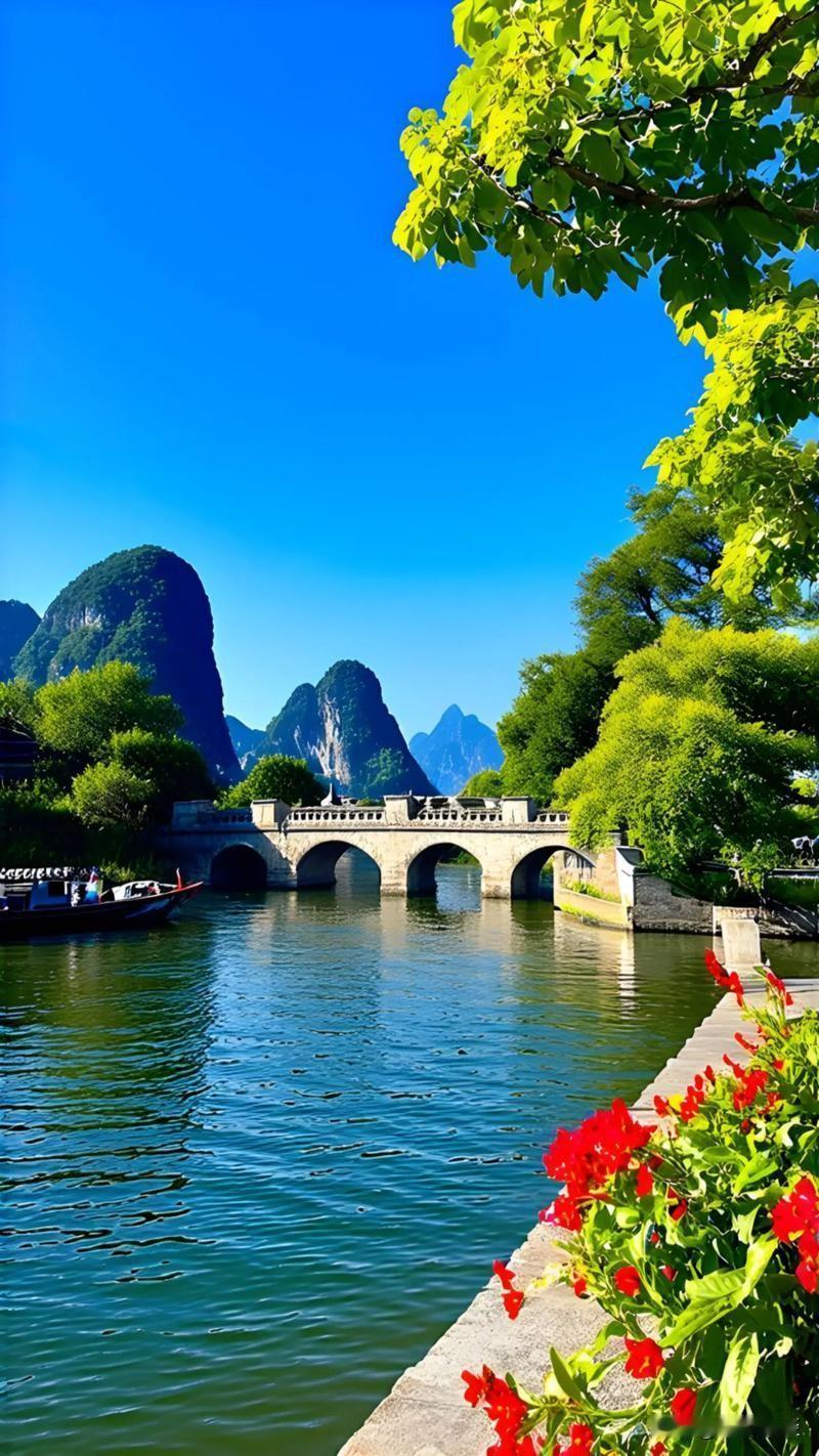 上个月参加一个私人酒局，认识一位做建材生意的老大哥，五十六岁，离了两次婚，现任太