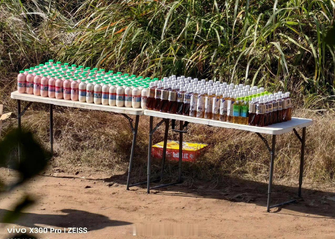 成毅今天还请两京剧组人员喝饮料了