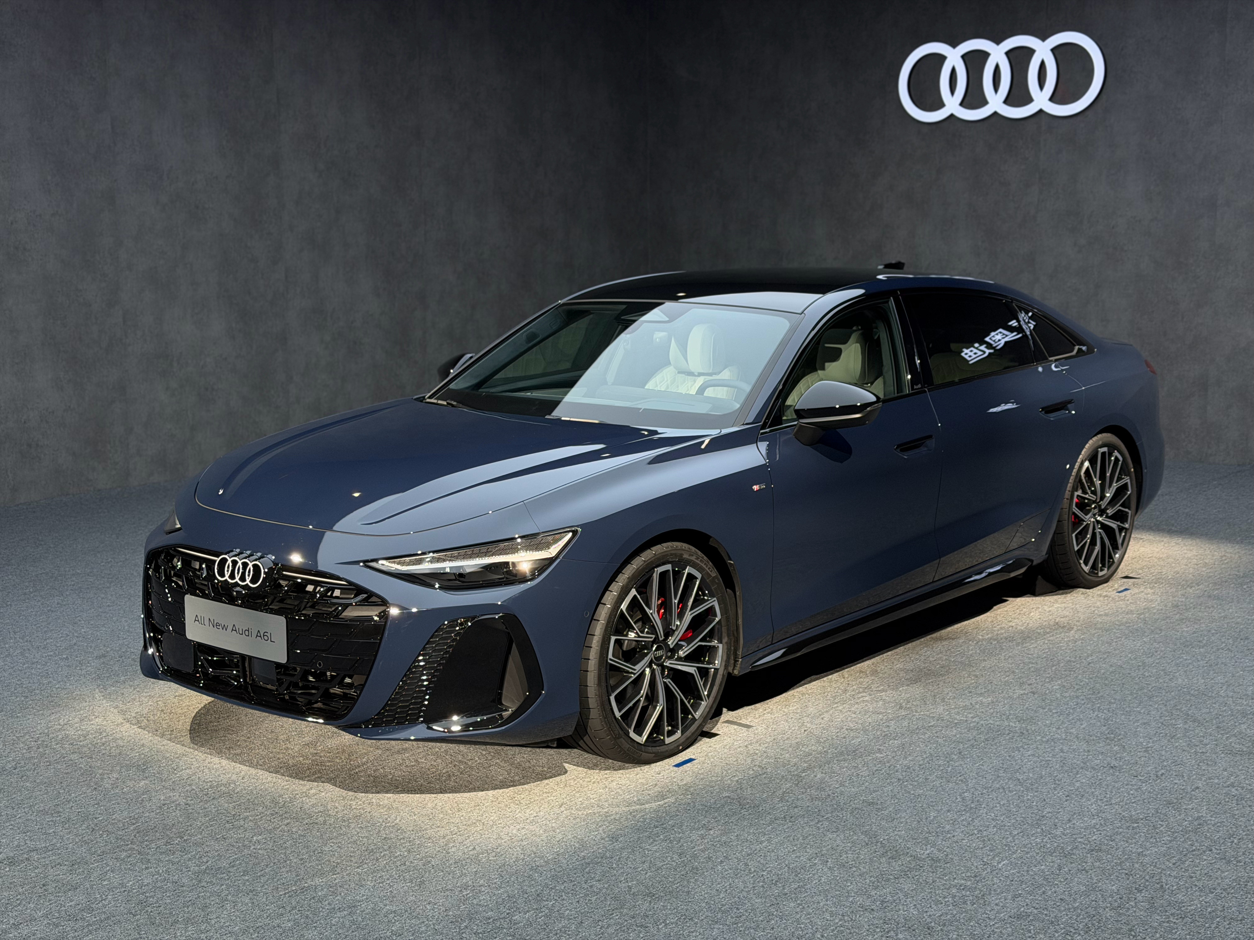 全新奥迪A6L，S-line运动套件展车，曼达洛银、传奇黑、深洋蓝。哪个颜色更好