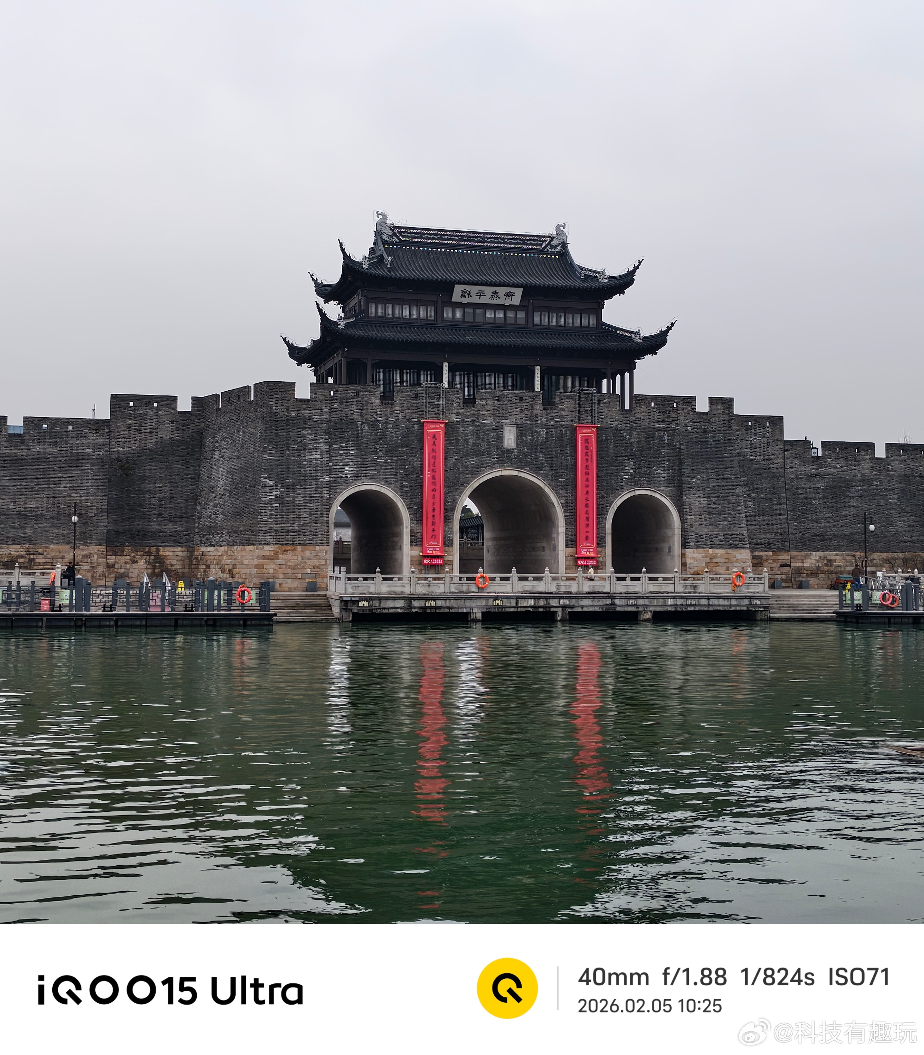 去过全国许多个车站，苏州站是我见过最好看的车站之一，现代和典雅的结合跟景区似的