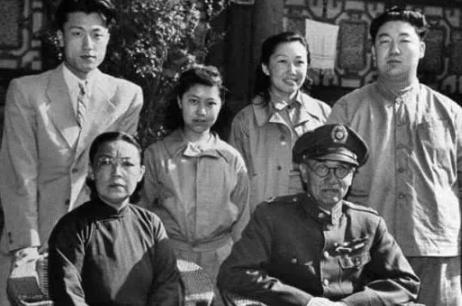 1914年，31岁的阎锡山迎娶14岁的徐兰森，洞房花烛夜，阎锡山却对徐兰森说:“