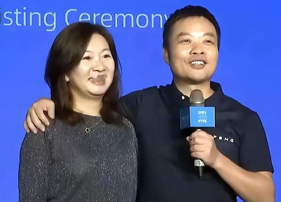 何小鹏的妻子陈锦仪，才是他商业帝国里最隐秘的底牌。当年何小鹏把房子全登记在她名下，这事放在普通人身上