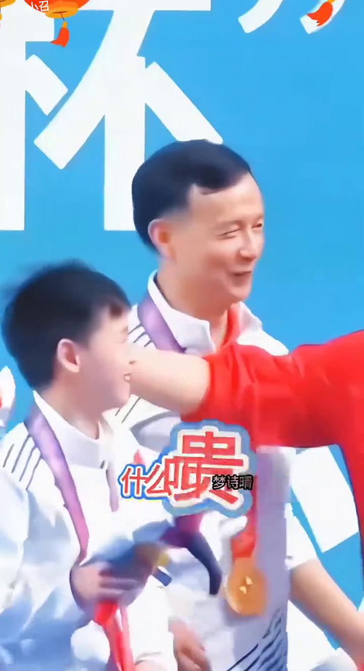 梦诗晴。万万没想到，一个16岁的小姑娘竟成了那么多人生命里的贵人。什么叫贵人？