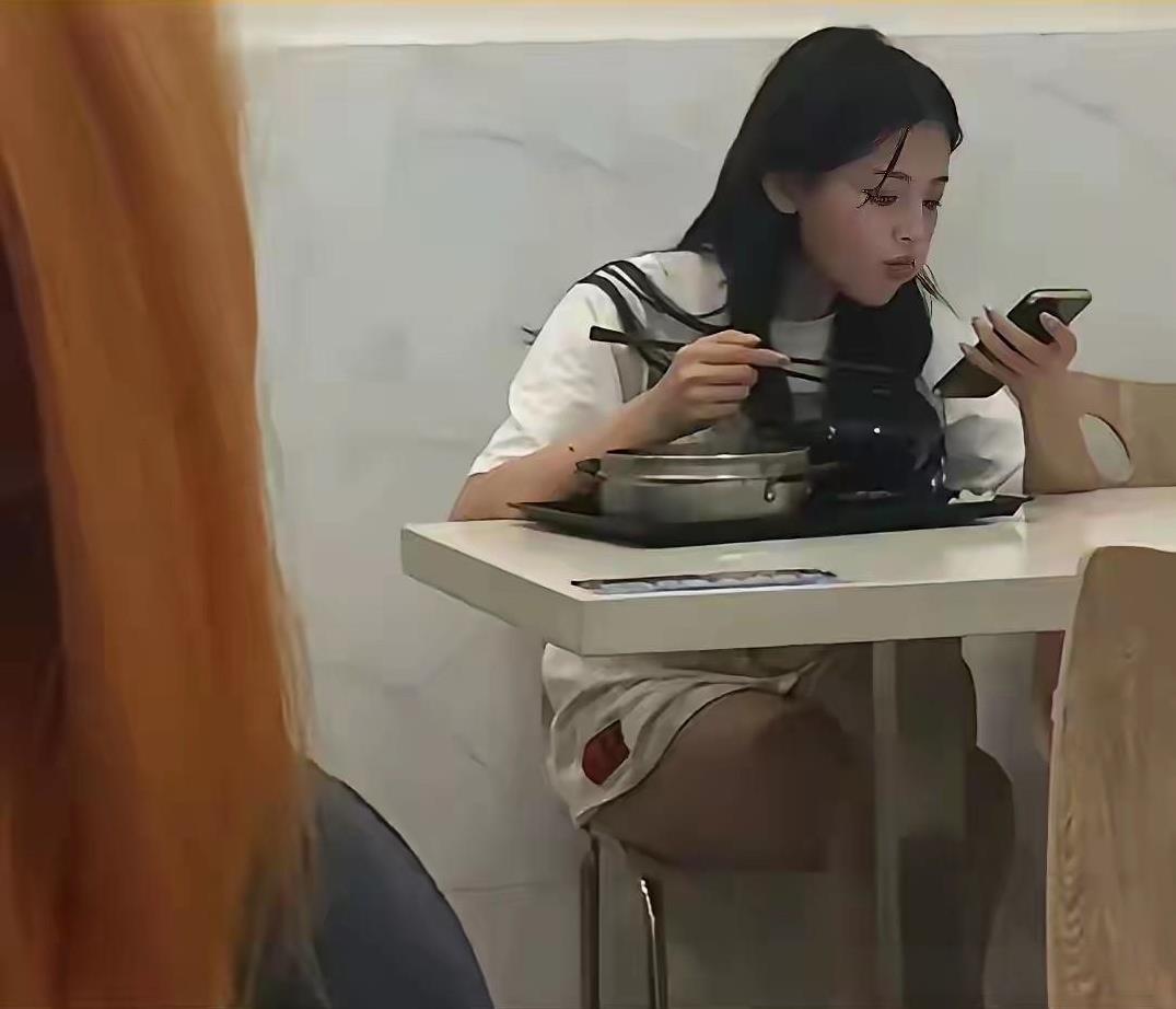 一个农村女孩的奇迹！谁能想到这位来自农村的女孩曾经不仅是一名普通厂妹而且连