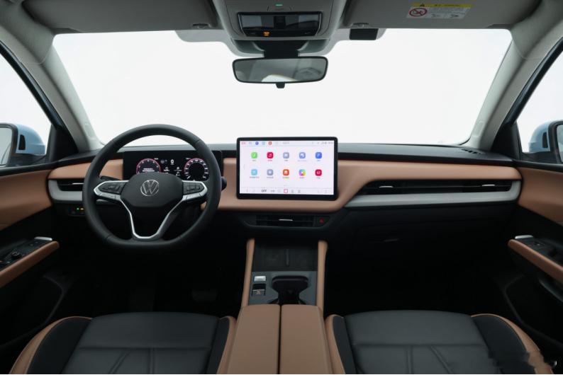 全新速腾S正式亮相全新速腾S，尺寸：4702/1815/1484mm，轴距26