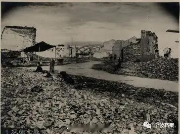 蒋的老家是宁波，但是他非但没有给老家发展做出一点贡献，反而还曾在半年内派遣飞机轰