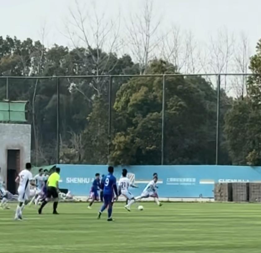 南通支云这次选择和申花热身，没有选择和海港！会不会是因为那次不愉快呢？我们看到申