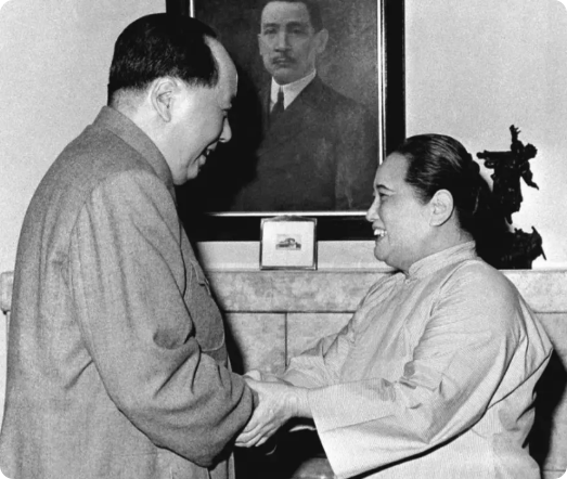 1954年底，毛主席派潘汉年给宋庆龄送去5万美元，说是还债。宋庆龄感到奇怪：“毛