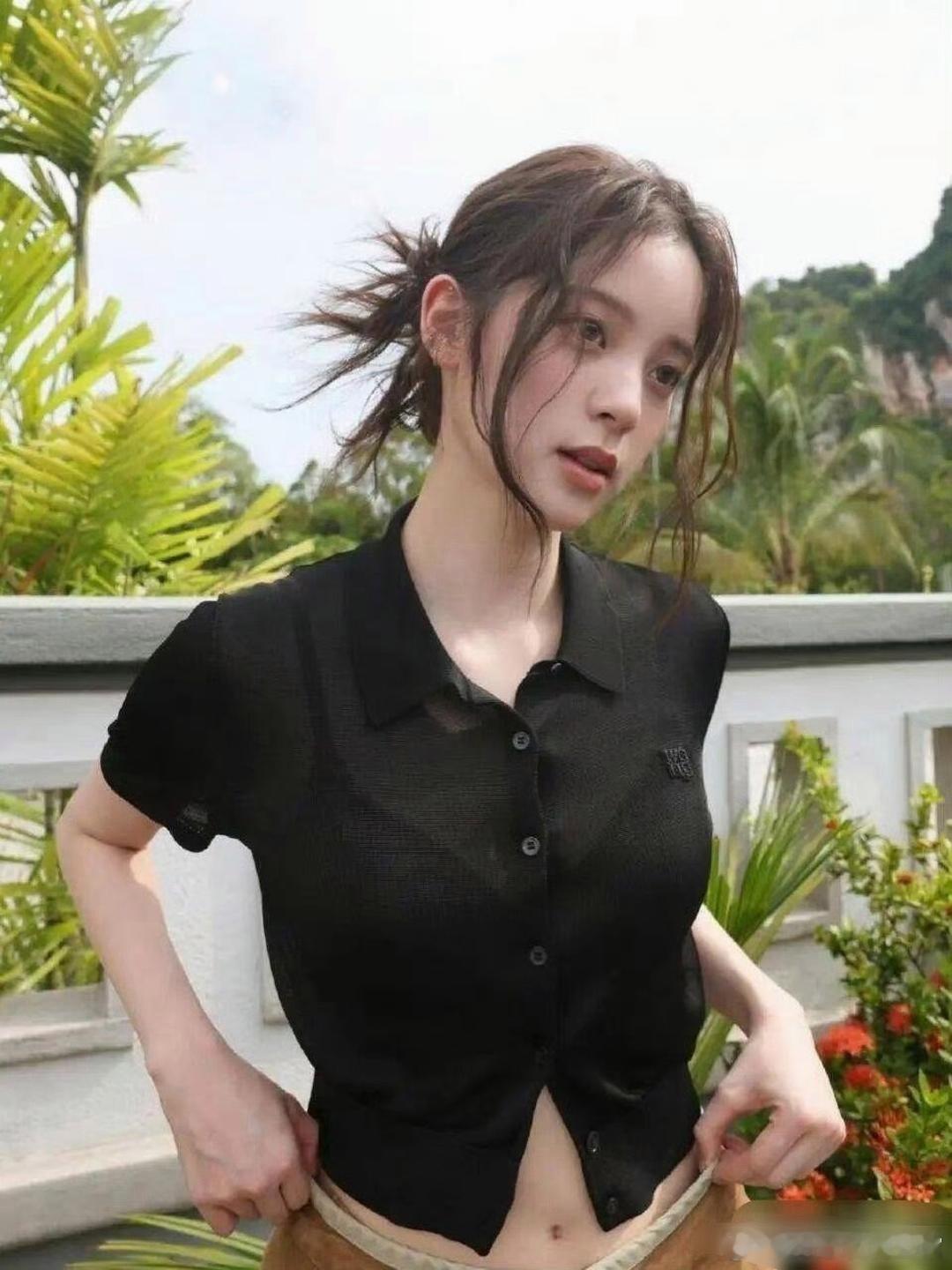 欧阳娜娜，一转眼就亭亭玉立了。