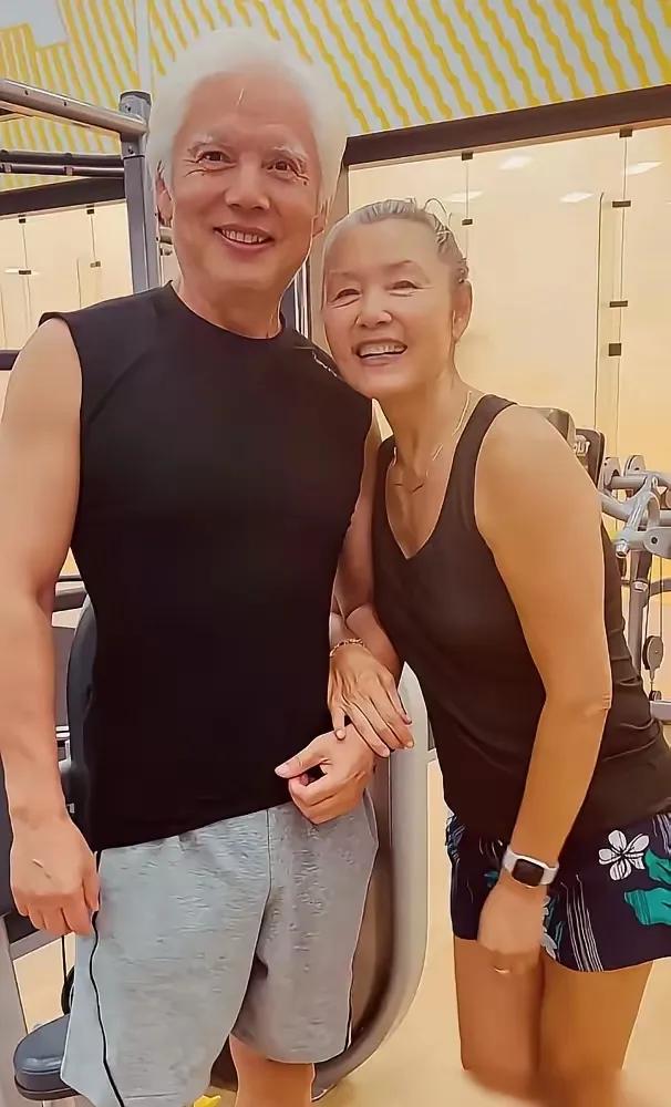 女神已经老了，不再是年轻时候的模样了，像一位老奶奶，白发苍苍，真是岁月不饶人，姜