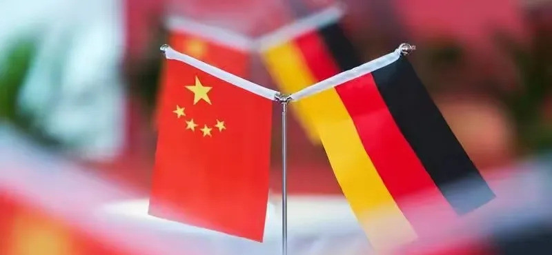 中国军舰激光照飞机，德国很生气红海之上，风云突变！德国外