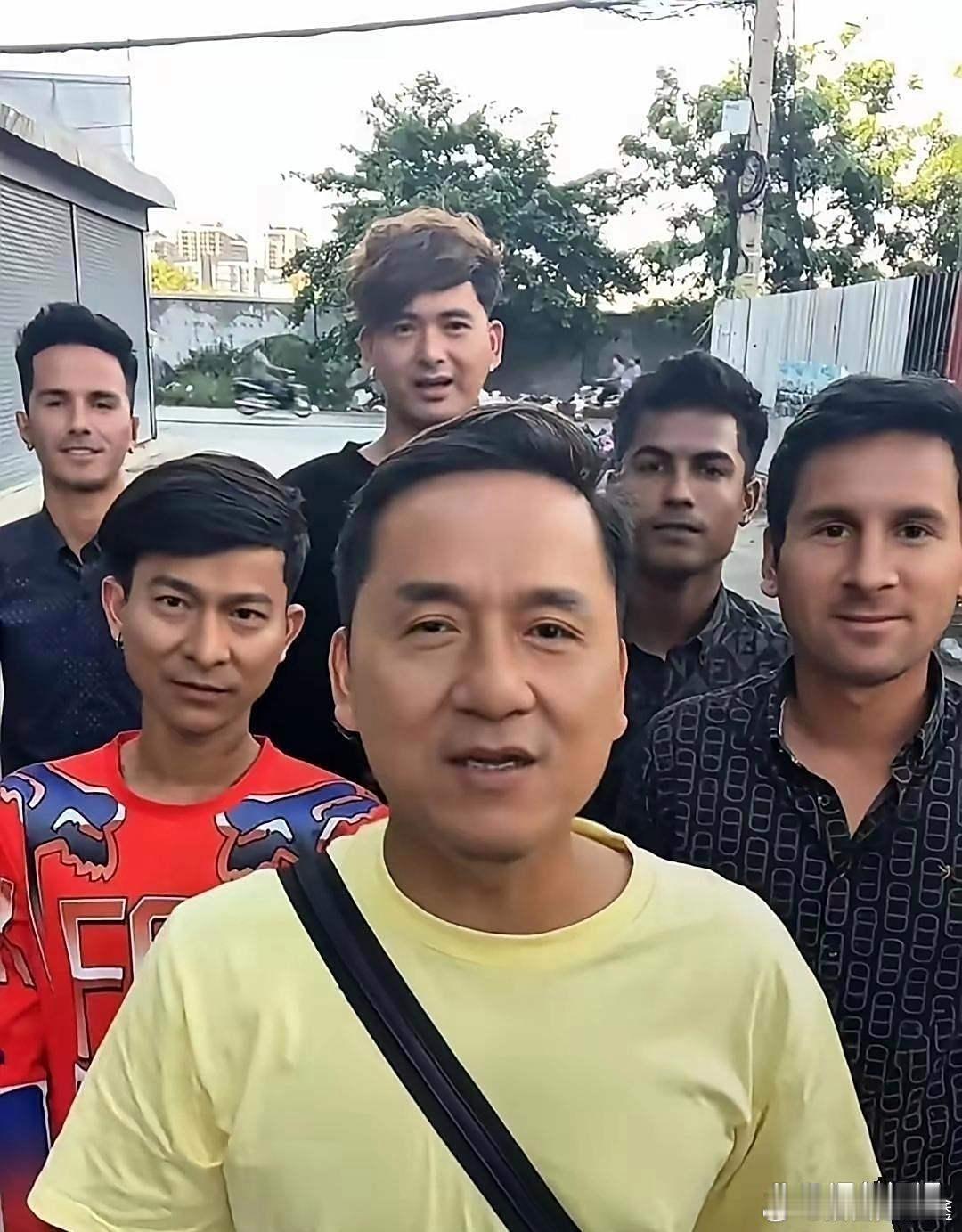 泰国居然有模仿成龙、周润发、刘德华的达人，简直太像了，看到都分不清真假！​