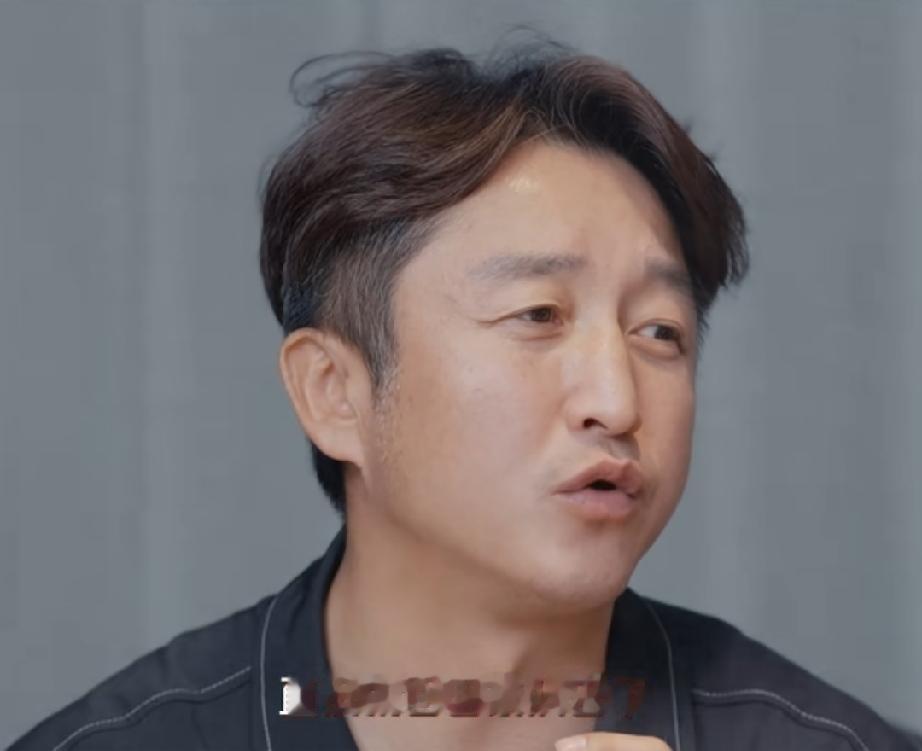 有人说邹市明再也支棱不起来了不是因为亏钱，而是因为没爱。尽管他说自己一直都