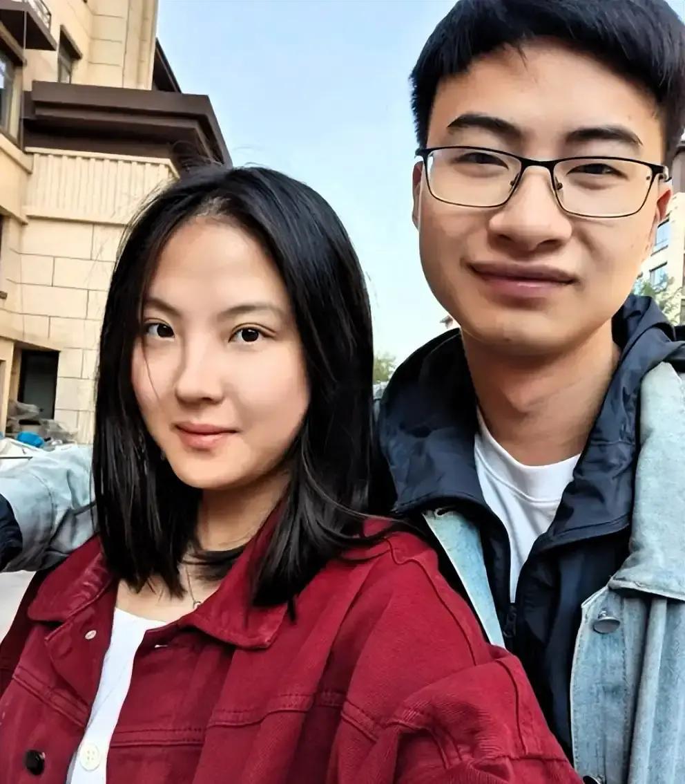 清华学霸被甩删帖，寒门翻身剧本？庞众望和女友分手。女方删光“清华男友”九宫