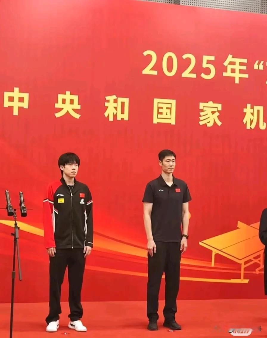 小王和大力站在一起有没有点像大头儿子小头爸爸的感觉今天的这活动还没开始