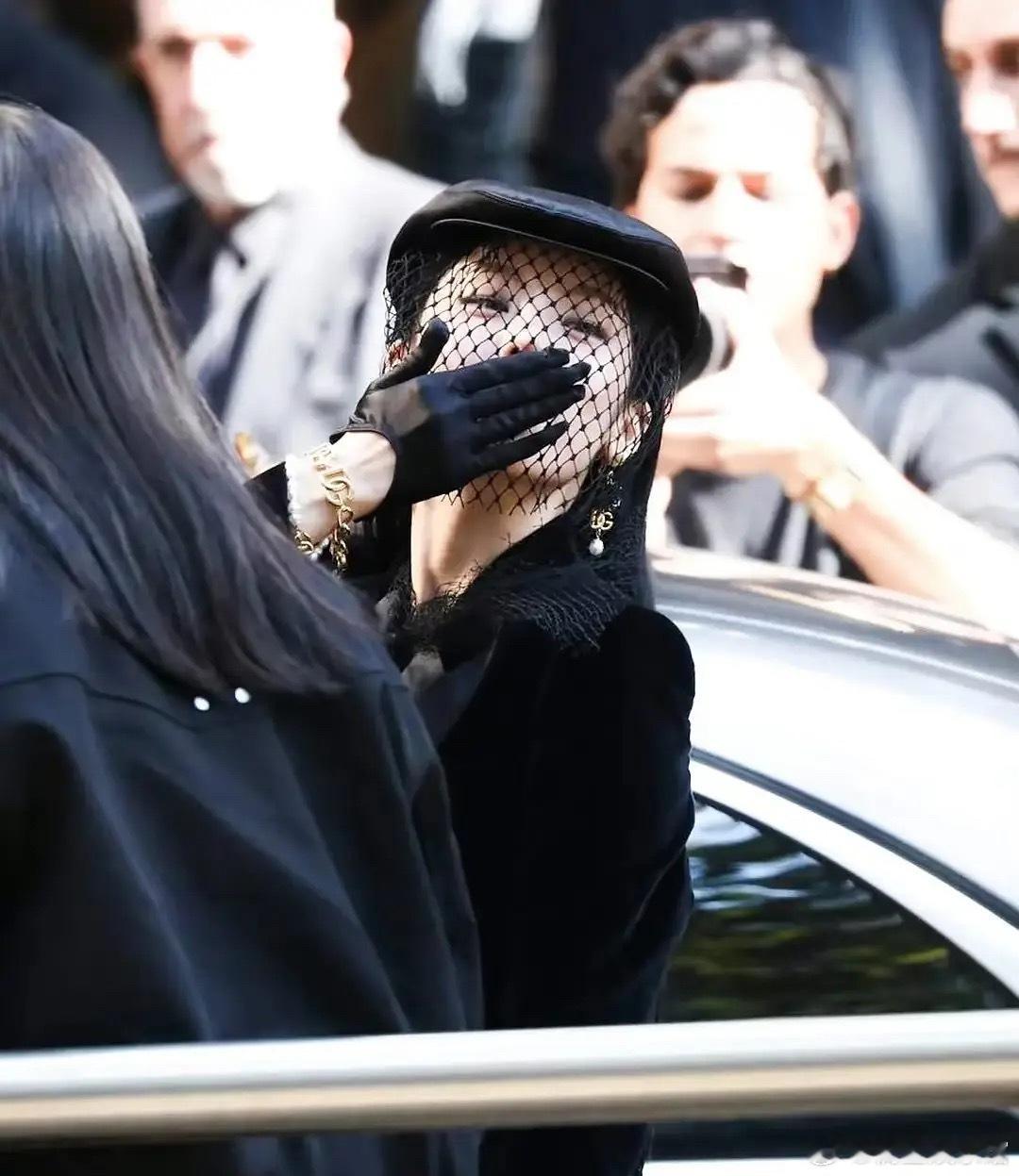 这种面纱造型，内娱为什么没有复制版