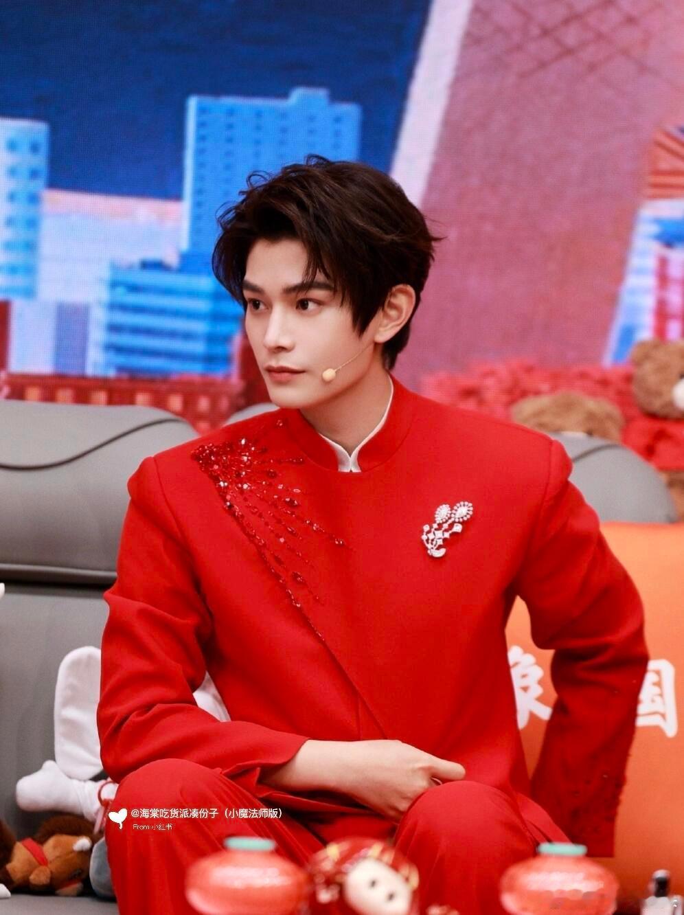 丁禹兮下一站春晚美图来啦！红红火火好帅气啊