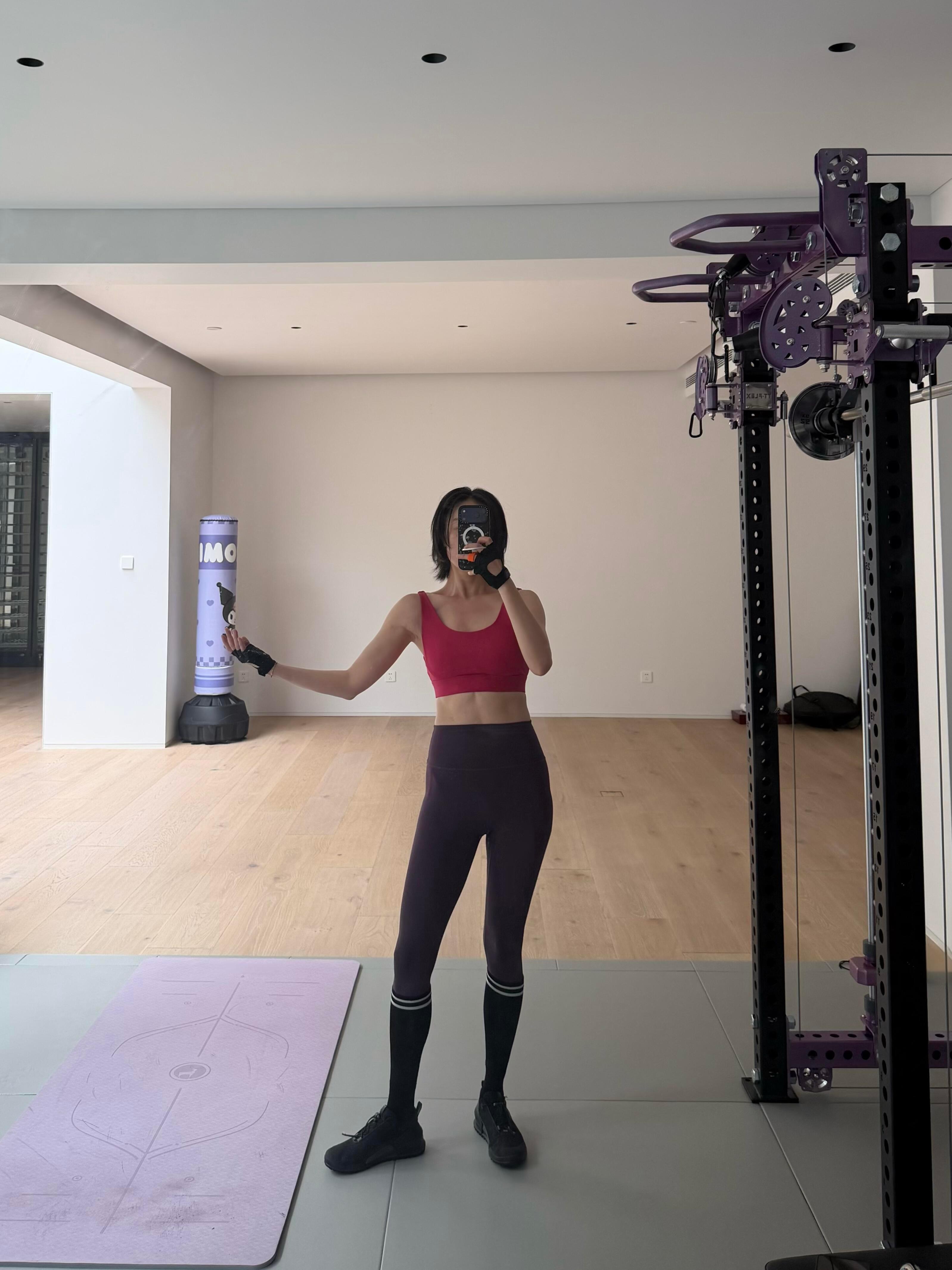 #倪妮#260828#倪妮#💪🏻🏃🏻‍♀️🏋🏻‍♀️💦❤️‍🔥每天搭配点好看颜色哄自