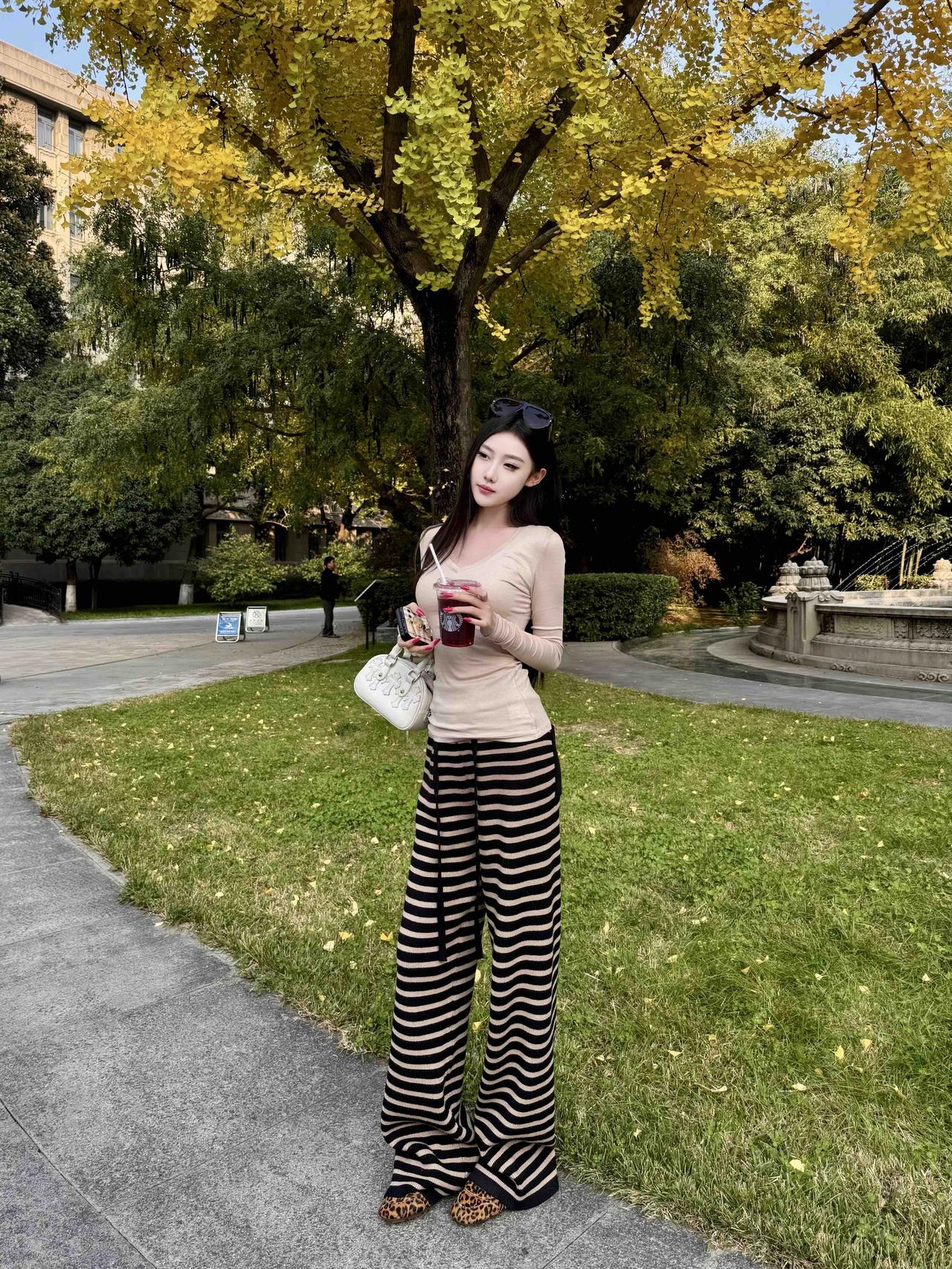 怎样穿搭能显示出温柔的女生气质?🍂好爱松弛感