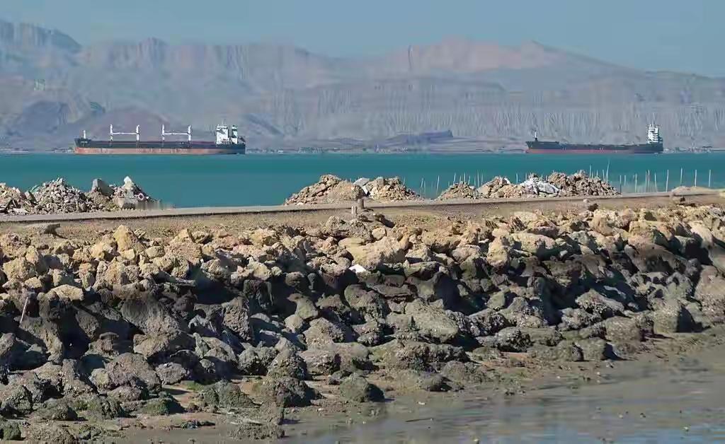 霍尔木兹海峡又关了，15个国家急得团团转。可你知道吗？这场仗停不下来，根子就在一