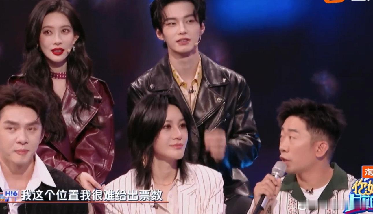 尚雯婕撺掇杨迪维权张予曦毕雯珺舞台太炸，大家都沉浸其中，杨迪却因为位置问题疯狂吐