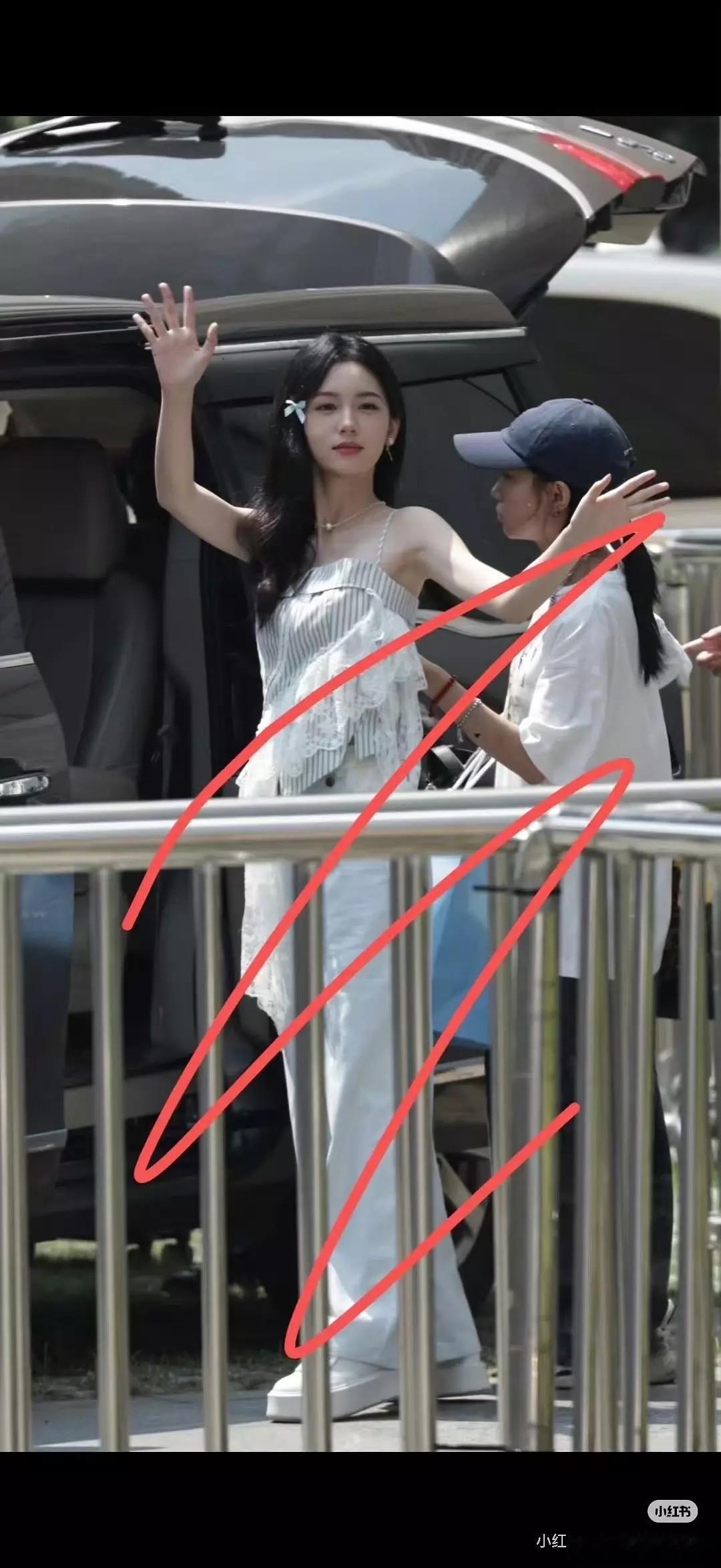 周也今日hi6录制生图，看看状态如何？好清新明媚！​​​