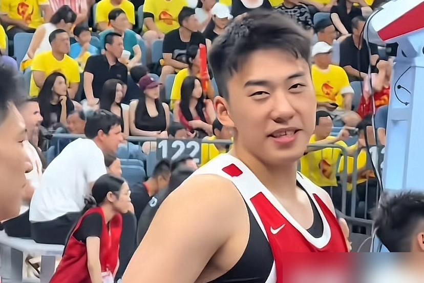 中国男篮练了半天，结果像个笑话。他们把日本队的河村勇辉当成了假想敌，头号目标