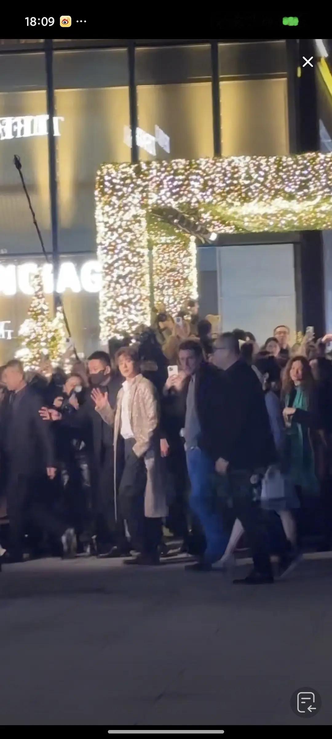 迪奥活动邓为待遇封顶，和新任设计总监乔纳森一起出场！！